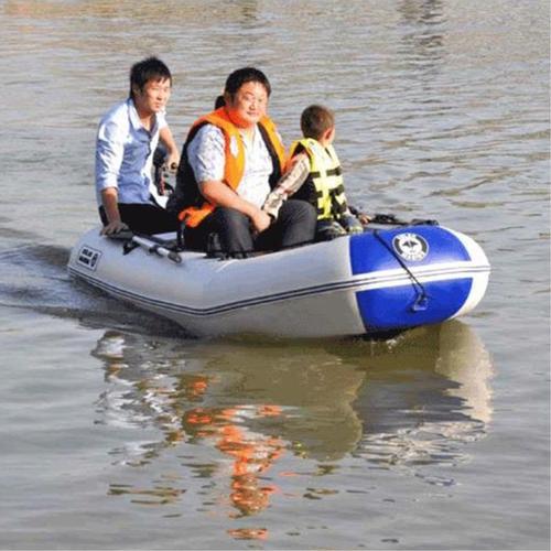 广阳公园游玩充气漂流船